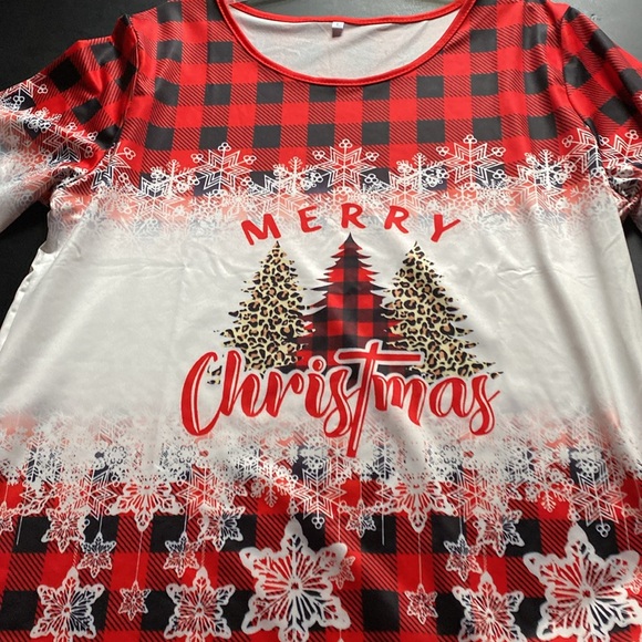 Size large ladiess Christmas’s top never worn polyester - Picture 3 of 3